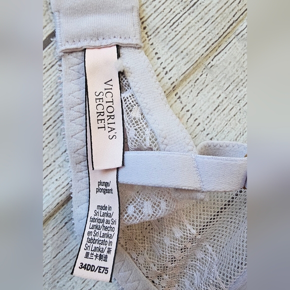 Victoria's Secret Size 34DD Incredible Lightly Lined light Lavender Plunge Bra - Picture 7 of 8